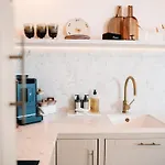 New Design Top-class Next To The Castle-free Parking-terrace Appartement Bratislava